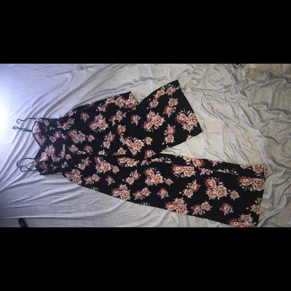 Floral jumpsuit with pockets! Worn once!!!